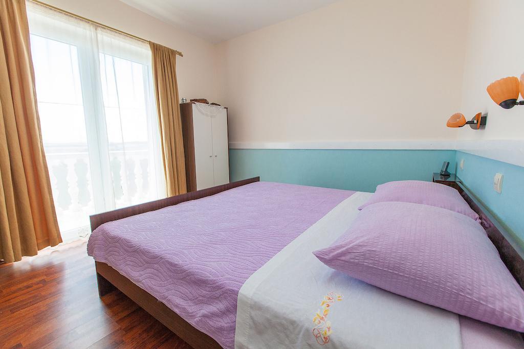 Apartments Villa Americana ヤドラニヴォ 部屋 写真